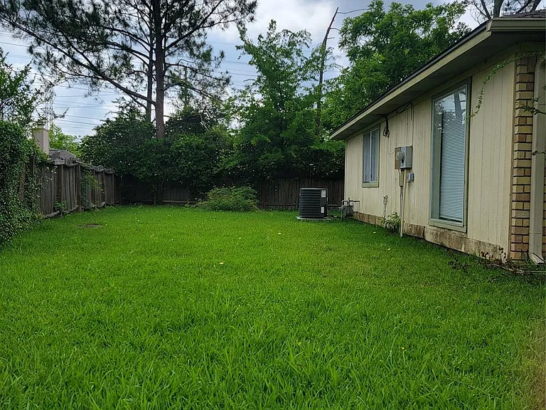 3907 Bartons Ct — Photo 16