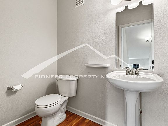 4th image of 84 Spruce St Unit 903