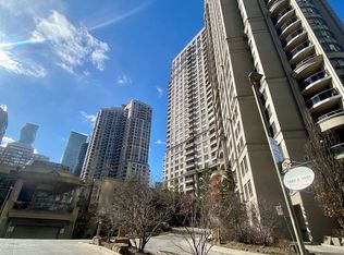 3888 Duke Of York Blvd #2533, Mississauga, ON L5B 4P5