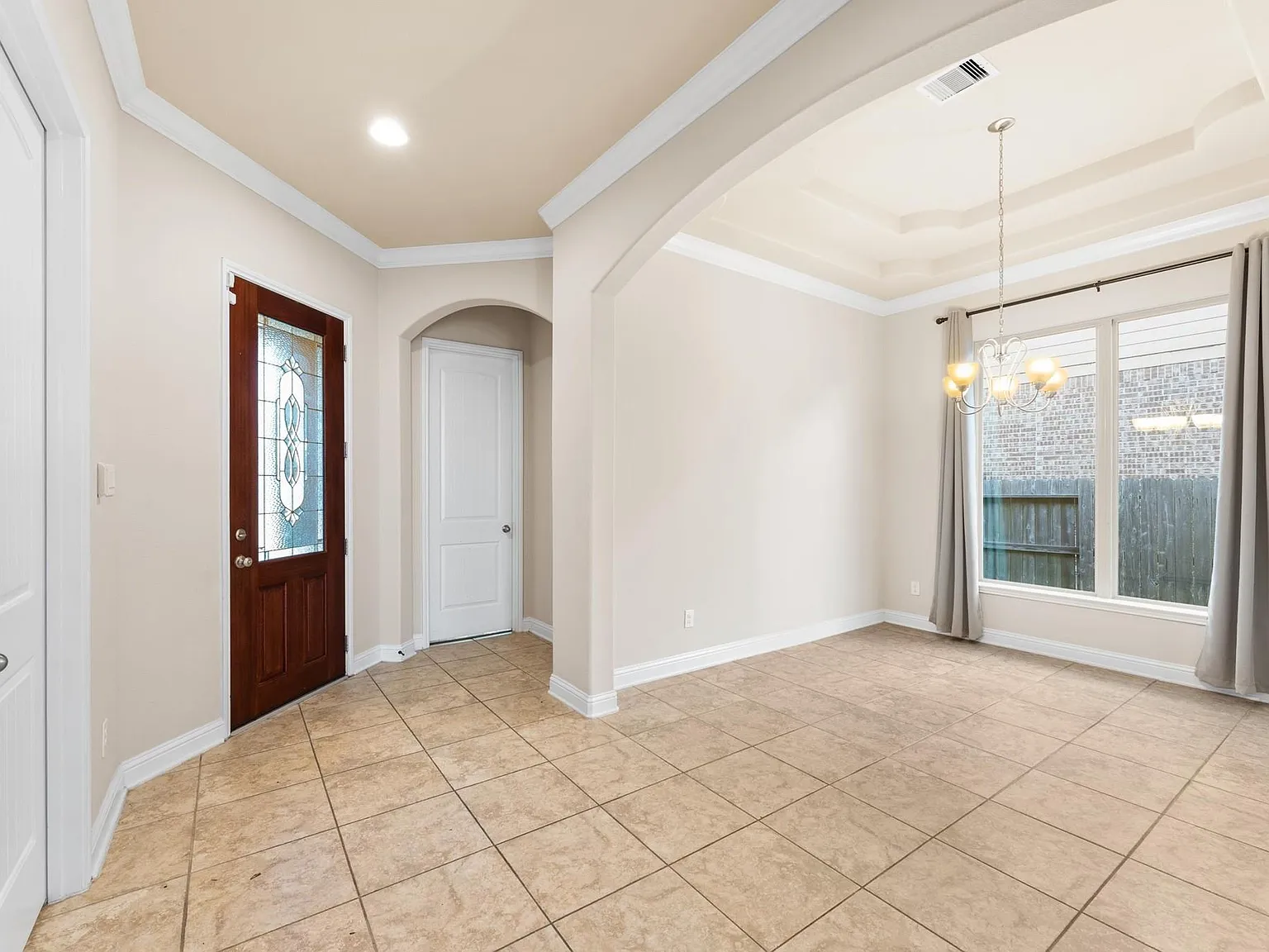 4 bed, 3.5 bath, 3291 sqft, $3,300 — Photo 3