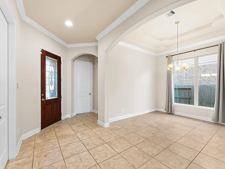 9615 Eden Ridge Ln — Photo 3