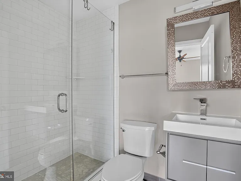 2336 W Thompson St — Photo 23