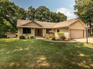 27 Hickory Loop Dr, Sandwich, IL 60548