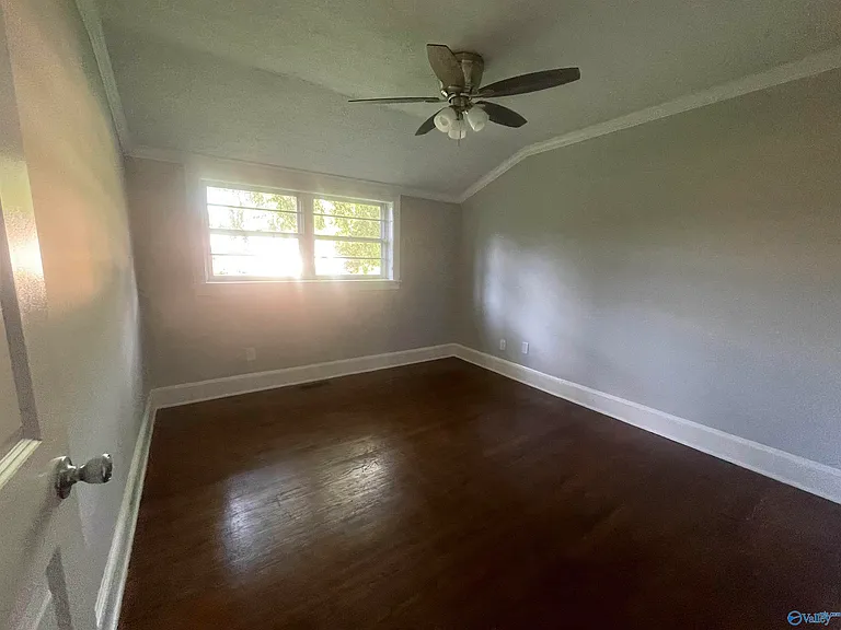709 Marion Dr — Photo 18