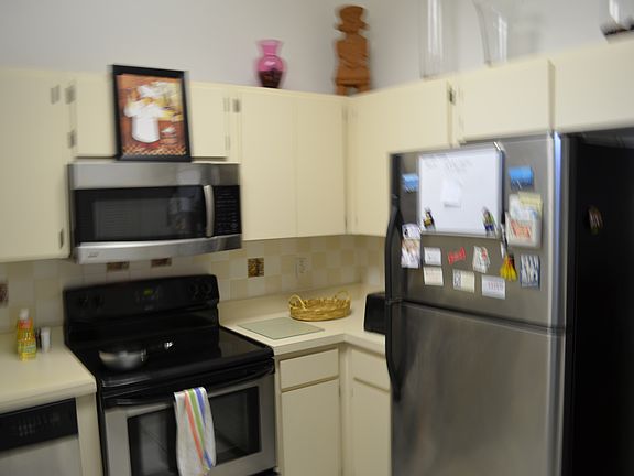 3rd image of 2365 Bentley Dr