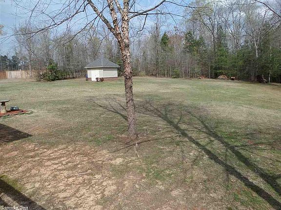 4th image of 30 Winston Dr