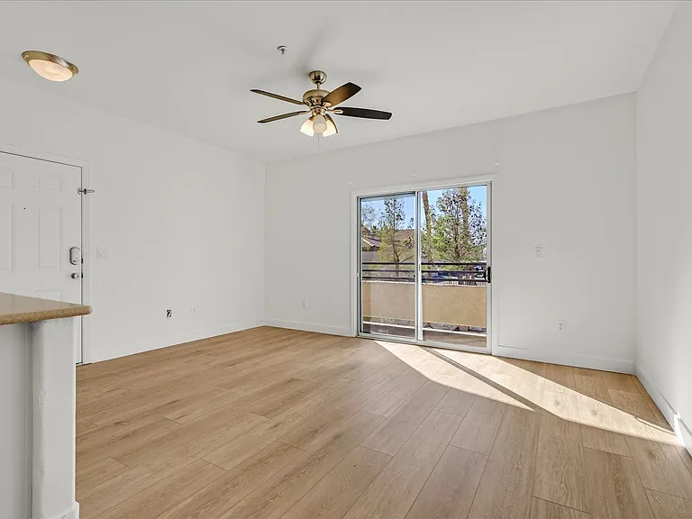 2291 W Horizon Ridge Pkwy #1206 — Photo 2