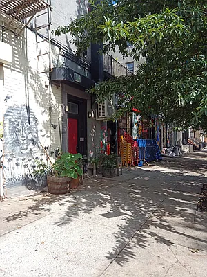 Rented by City Vista Inc | media 64