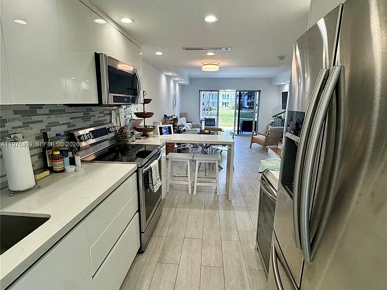 881 Ocean Dr — Photo 31