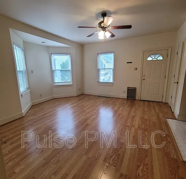 816 Montague Rd #U1 — Photo 2