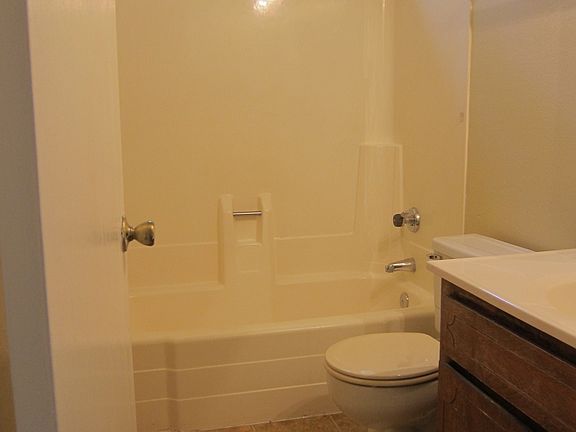 5th image of 2804 Village Green Ct
