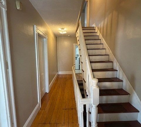 2nd image of 137 Lynde St #2