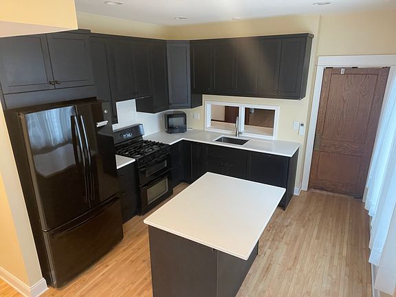 2nd image of 907 Smith Ave S #1