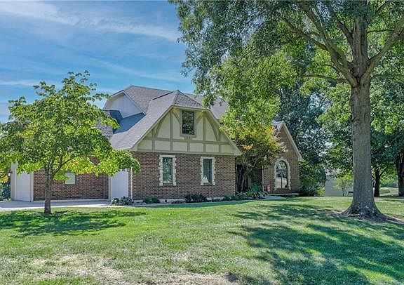 4th image of 2319 Castle Dr