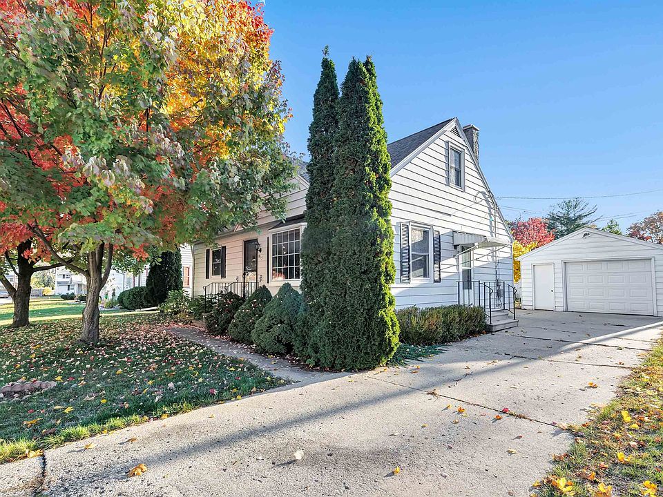 1st image of 815 Stony Brook Ln