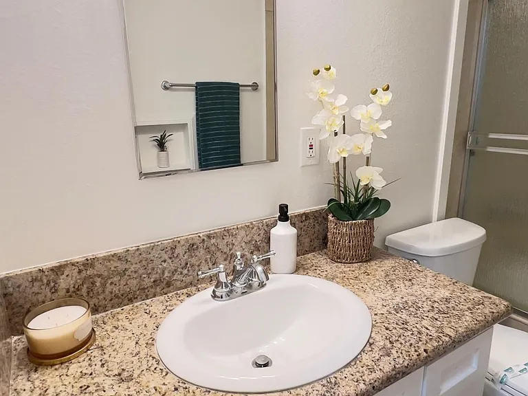 Downey North Apartments — Photo 25