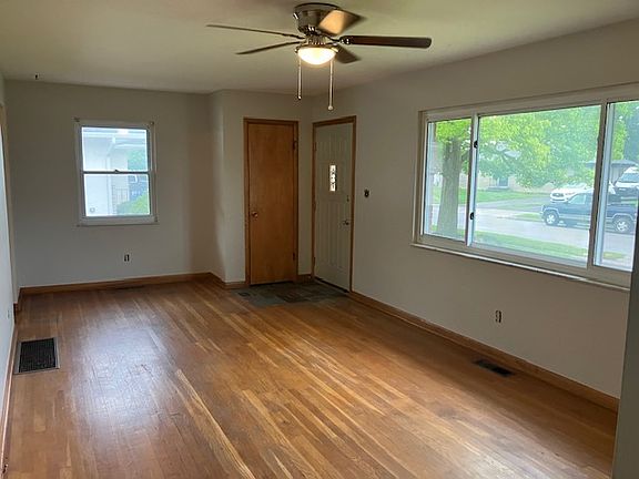 4th image of 2714 Queensway Dr