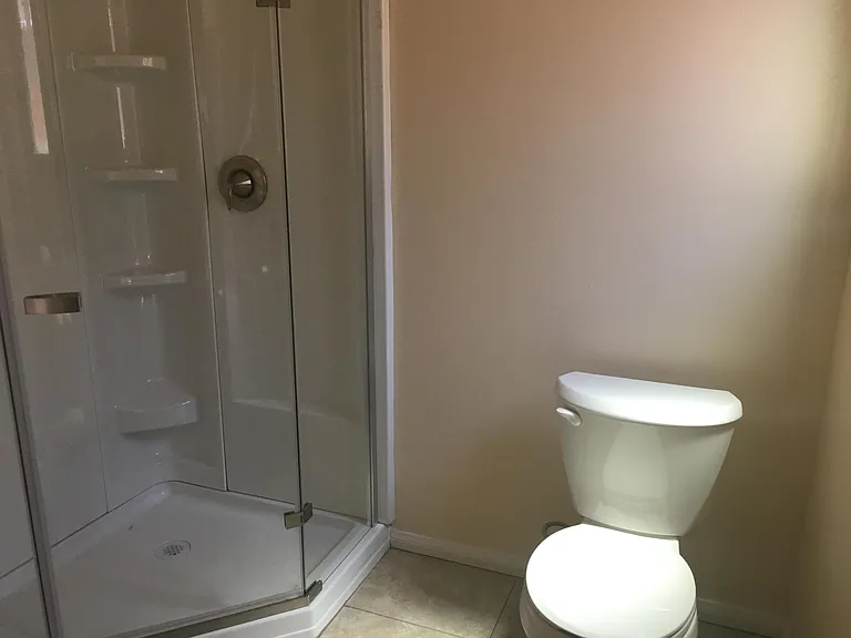 2586 Grandview St — Photo 2