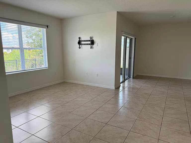 497 Noble Ave — Photo 12
