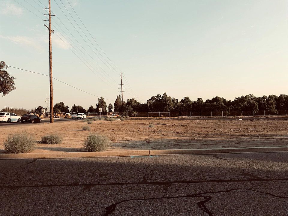 2nd image of 2835 E Paradise Ave