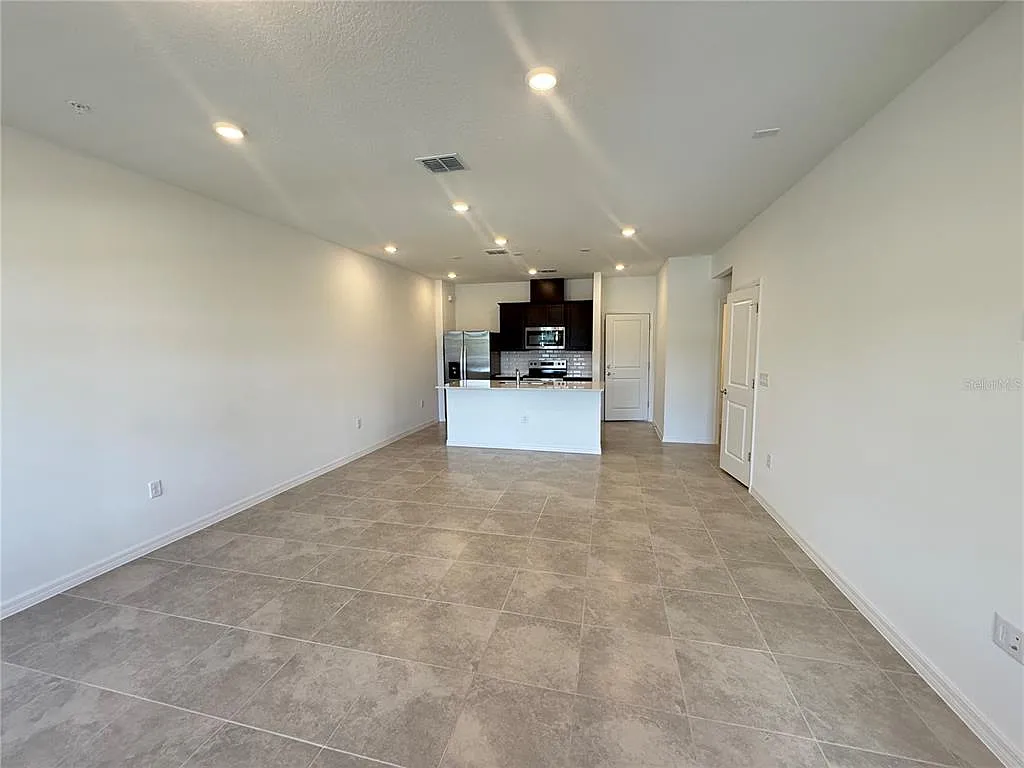 3 bed, 2.5 bath, 1553 sqft, $2,500 — Photo 3