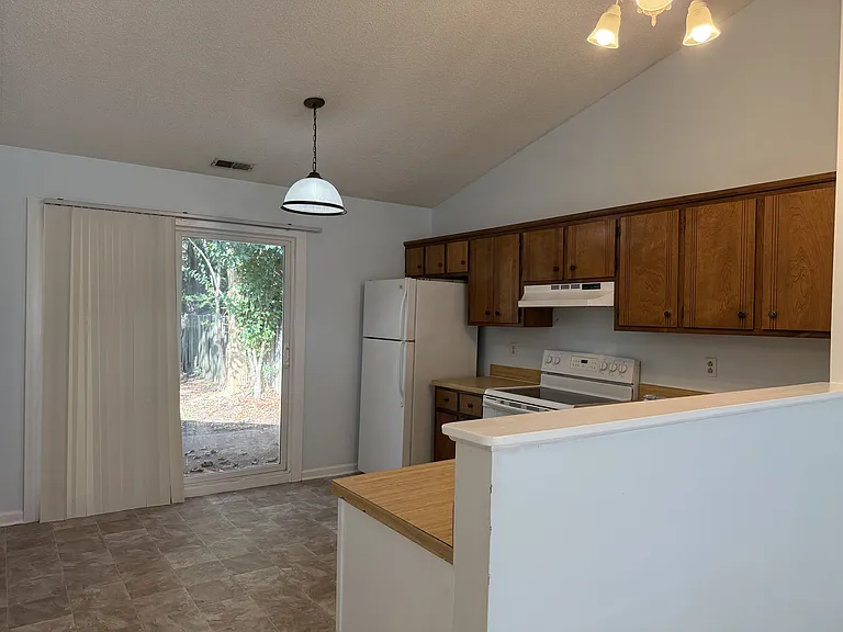 133 Twin Wood Dr #1 — Photo 18