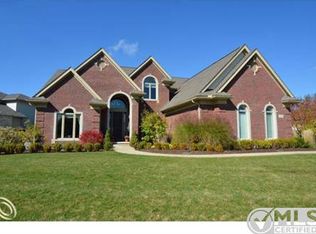 8220 Eastway Dr, White Lake, MI 48386