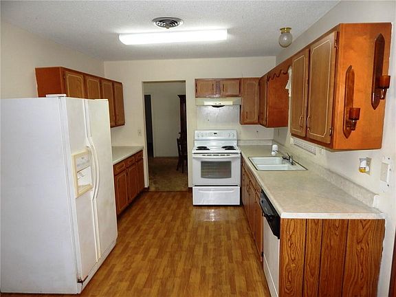 4th image of 906 22nd Ave