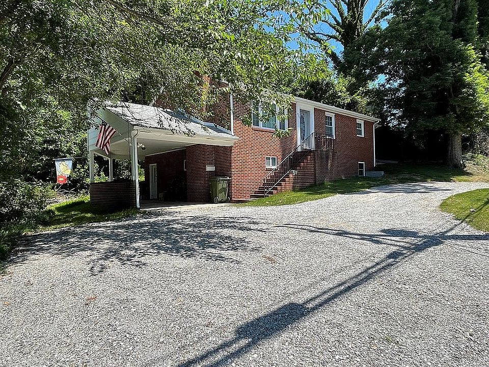 Lovely in city brick home
