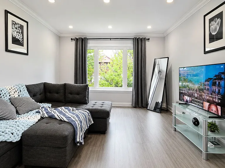 569 Oakwood Ave — Photo 3