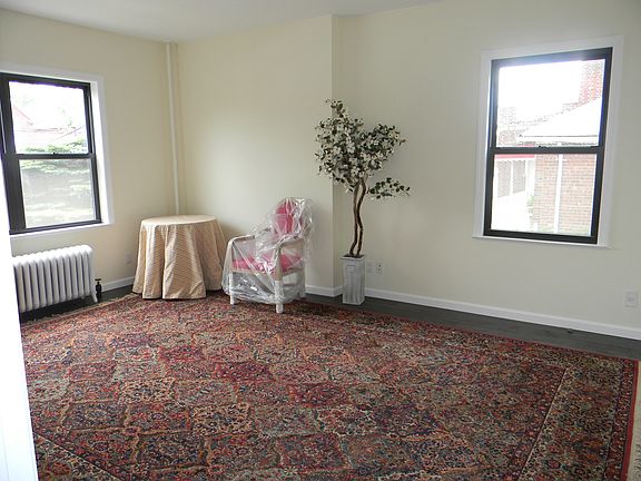 3rd image of 2423 Laconia Ave