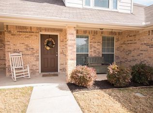 840 Adams Dr, Burleson, TX 76028