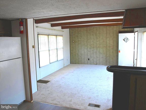 3rd image of 5 Garden Dr