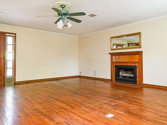 5th image of 2705 Oakland Dr NW