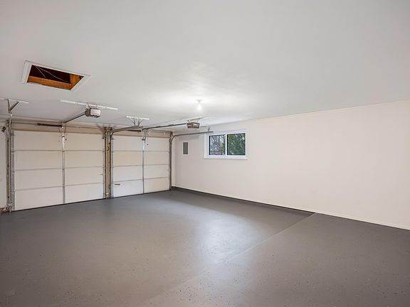 4th image of 10116 Buckwood Ave