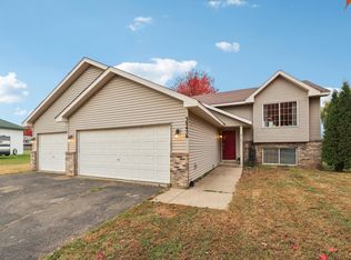 38456 Coventry Dr, North Branch, MN 55056