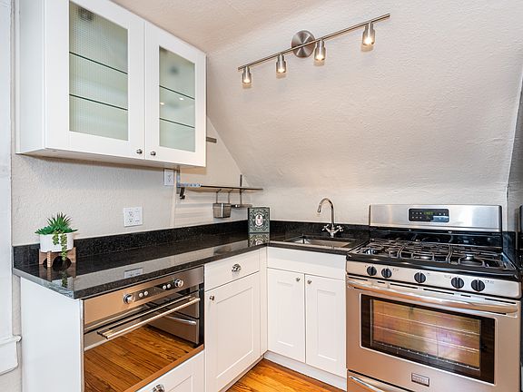 5th image of 1638 N Franklin St APT 5