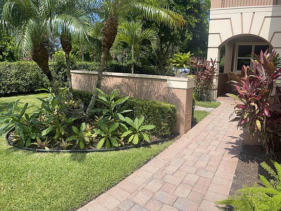 3rd image of 181 Isle Verde Way