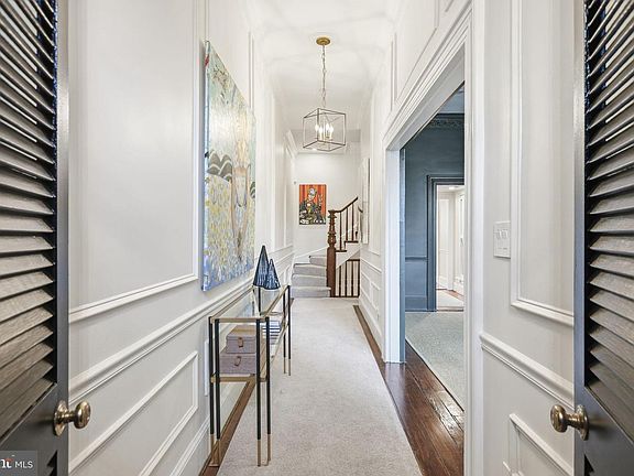 3rd image of 322 2nd St SE