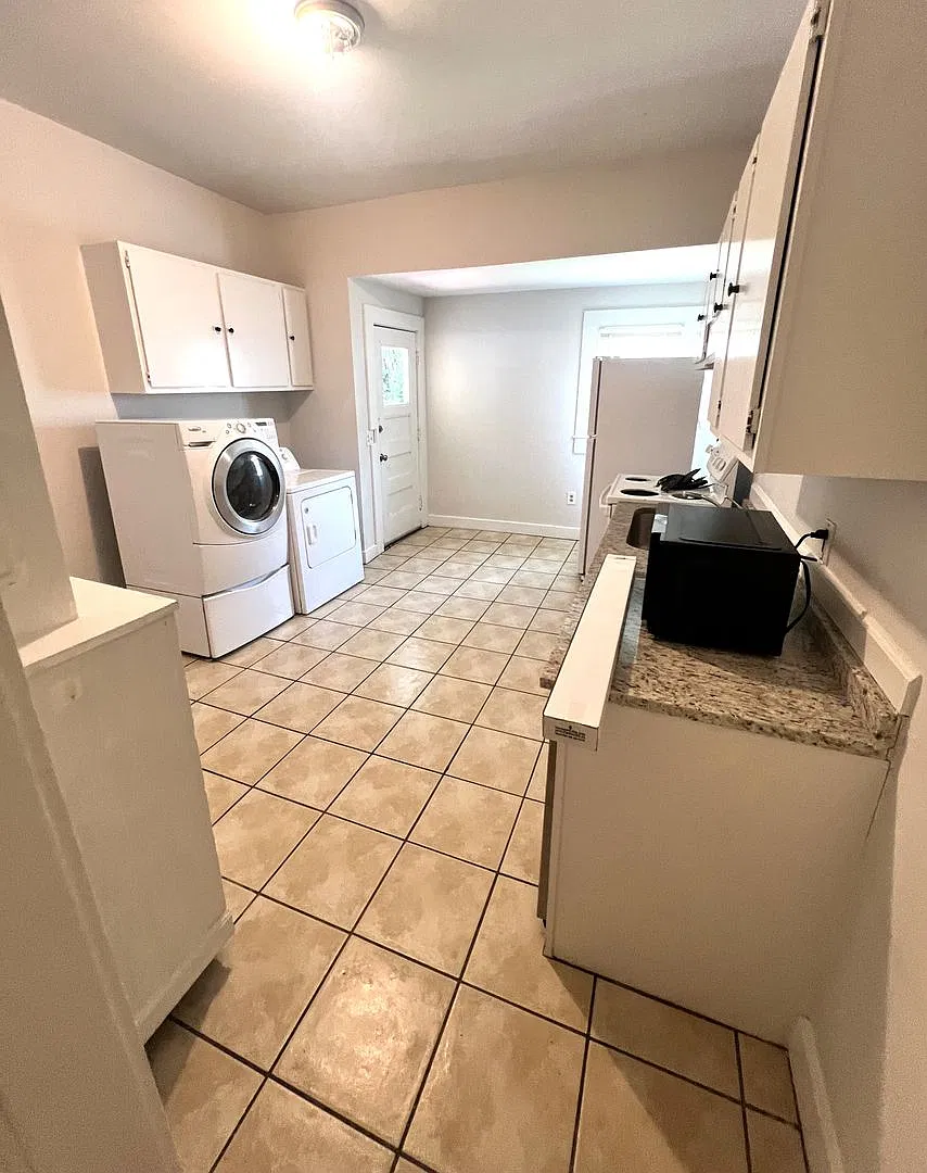 4 Bedroom/2 bathroom Unit of a Duplex Available August 2027 — Photo 4