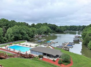1089 Bluewater Dr, Moneta, VA 24121