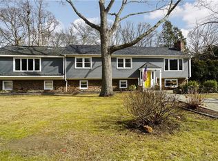 14 Wendy Dr, Bristol, RI 02809