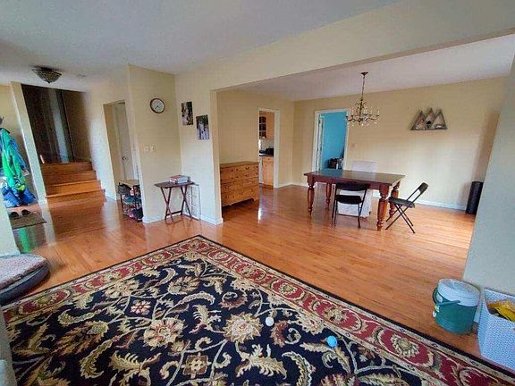 5th image of 224 Valley St SE