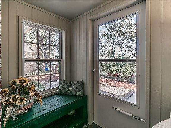 Enclosed front entry. Room for muddy shoes, coats, unmbrellas!