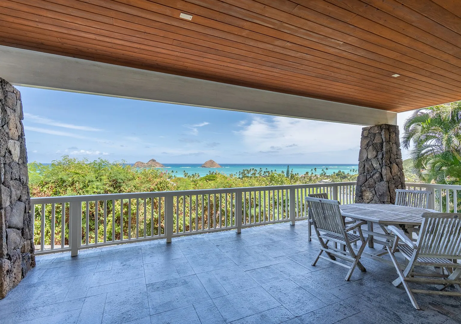 Enjoy Cool Breezes And Dazzling Views Of The Ocean Below At This Private, 4 Bedroom, 3.5 Bath Lan... — Photo 4