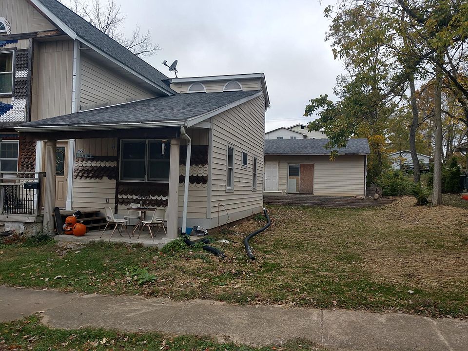 2nd image of 922 W 8th St