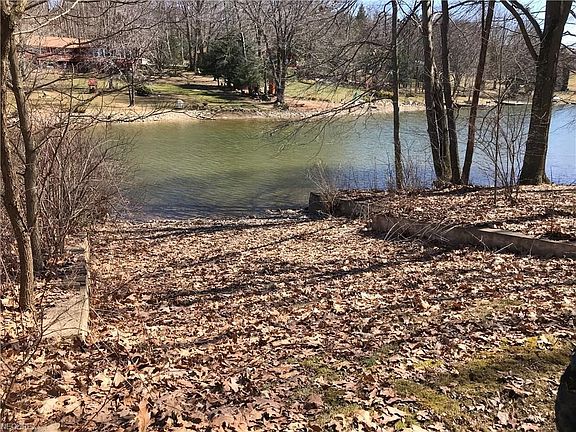 This Double Lot has a boat ramp ready for slipping into the water for a fun day on the Lake.