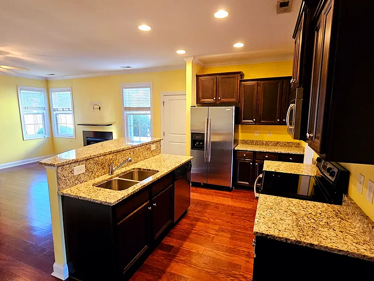 284 SW Plantation Dr — Photo 4