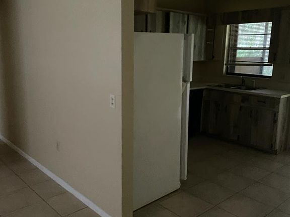 3rd image of 4917 Melissa Ln