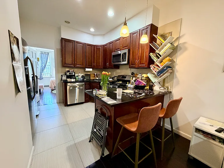 262 Irving Ave #2R — Photo 7